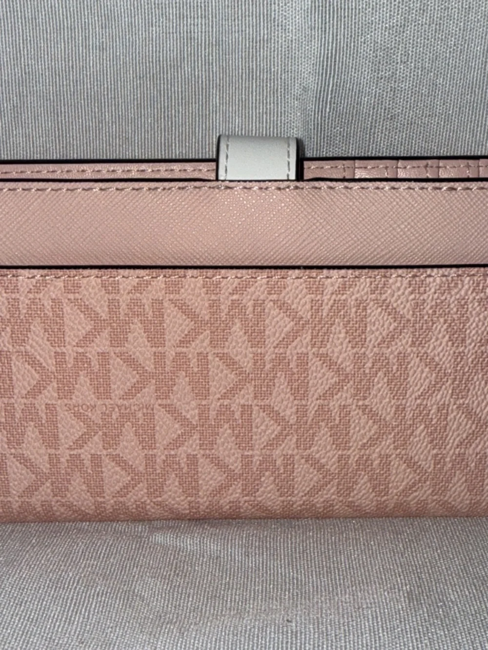 ✨ NWOT Michael Kors Greenwich Medium Signature Logo Wallet Powder Blush Multi ✨
